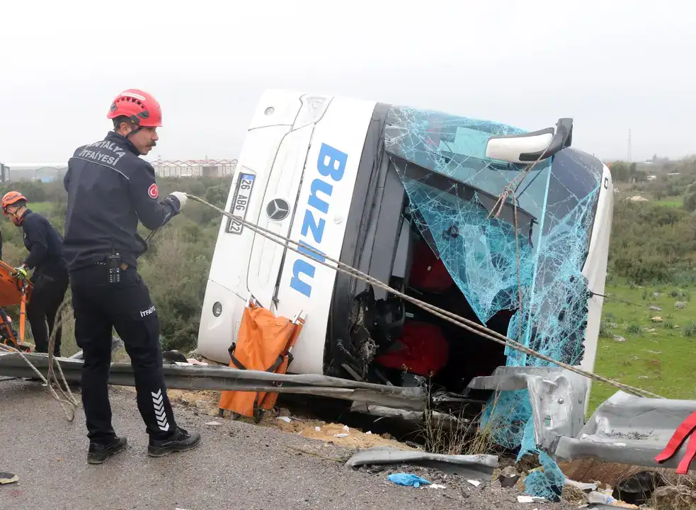 Antalya’da Yolcu Otobüsü Faciası: 10 Ölü, 24 Yaralı 28